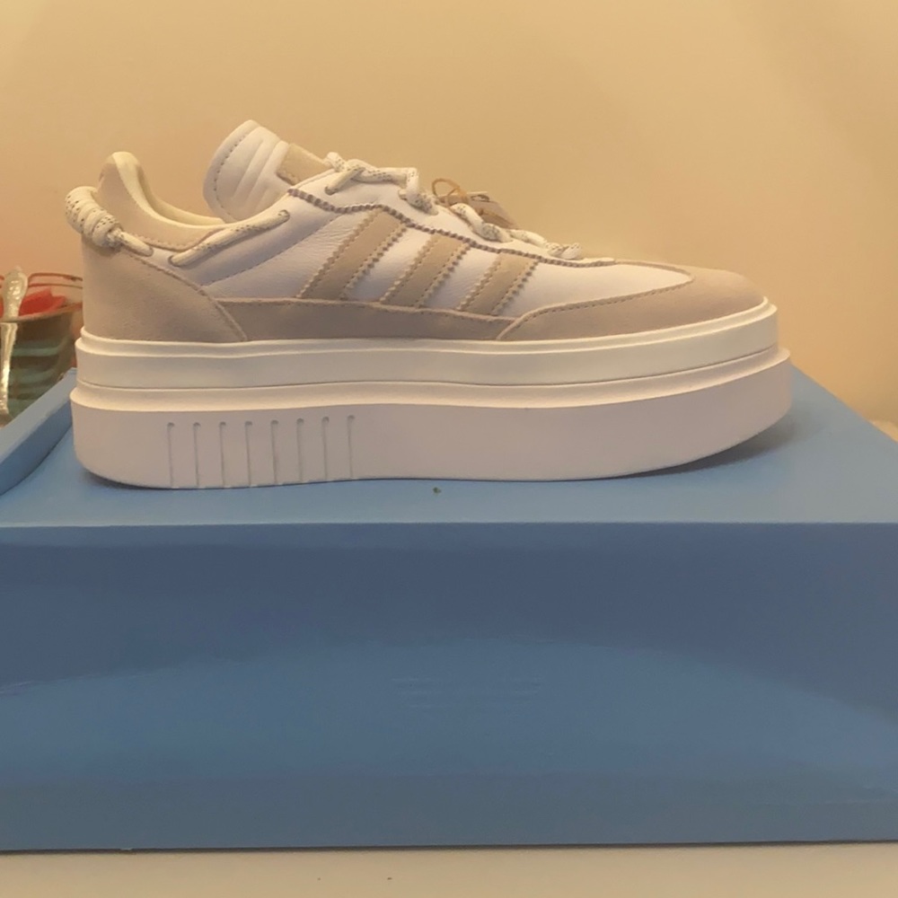 Ivy Park - NWT Sold Out - Super sleek 72 size 9.5
